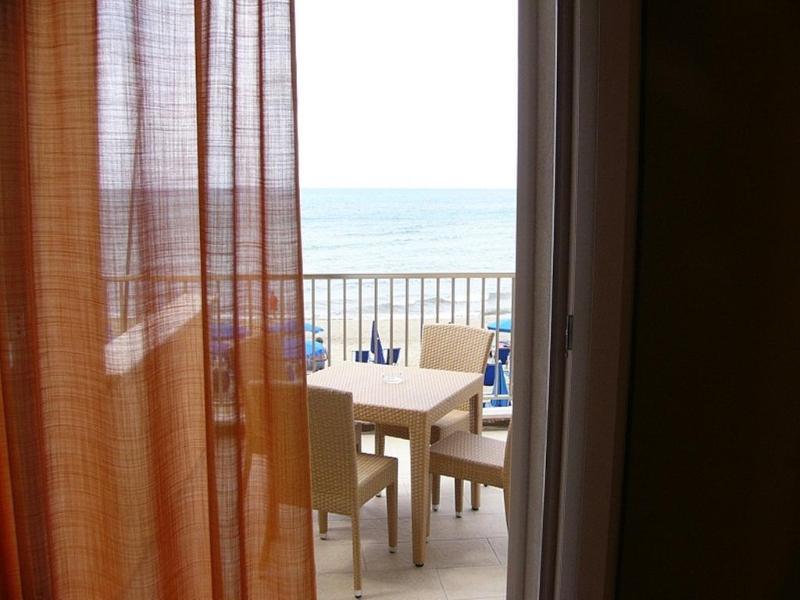 Hotel Villa Lo Scoglietto Сан Винченцо Екстериор снимка